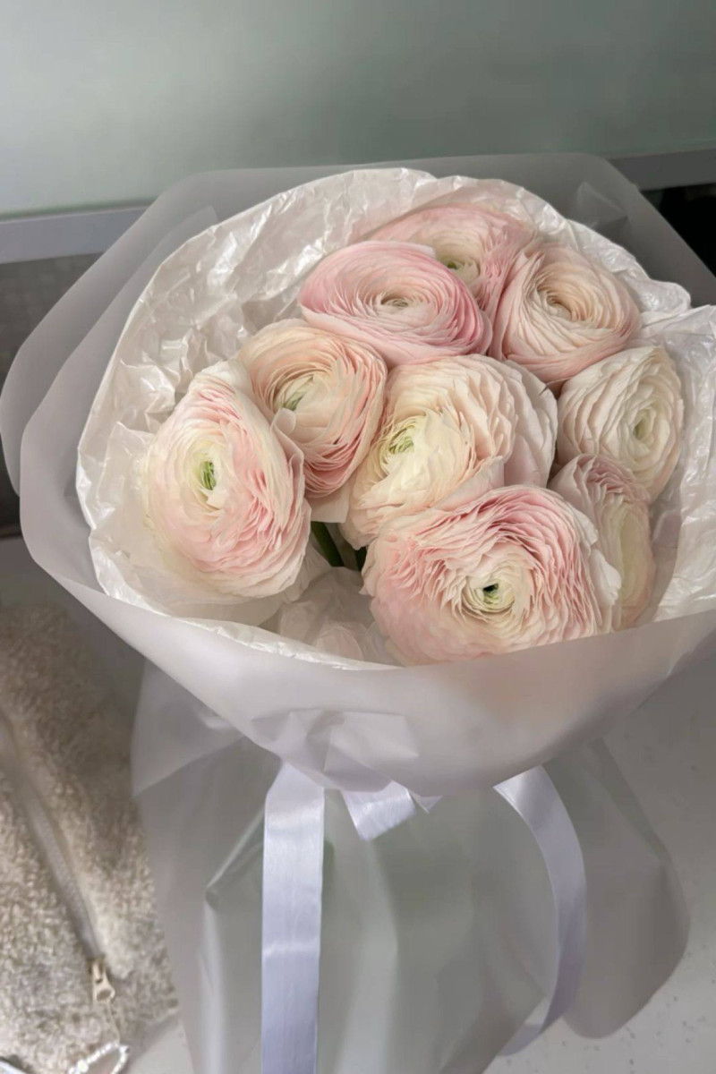 Flower Bouquet «Creamy Pink Radiance» (9 ранункулюсів)